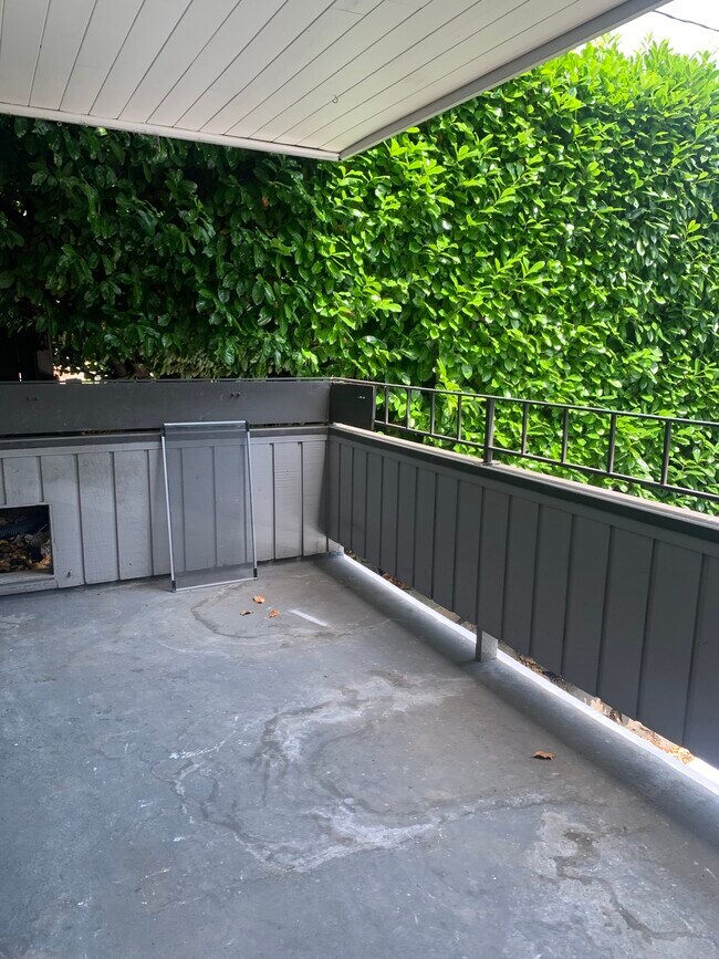 Building Photo - 2621 22nd Ave W