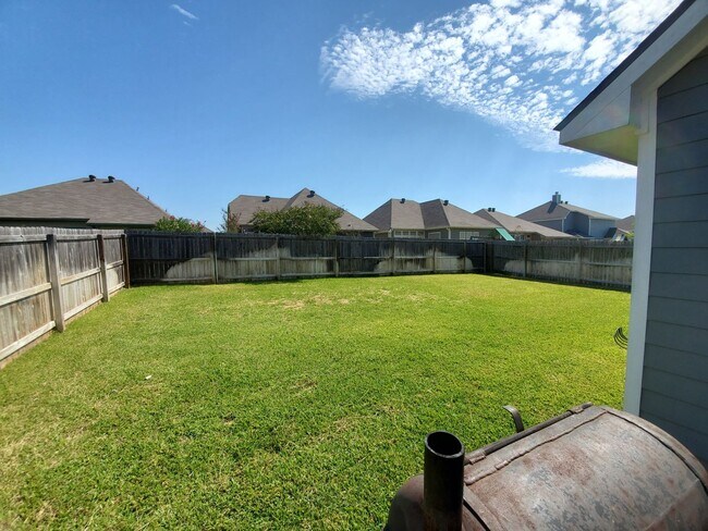 Building Photo - 3/2 Home with Open Floor Plan in Bryan