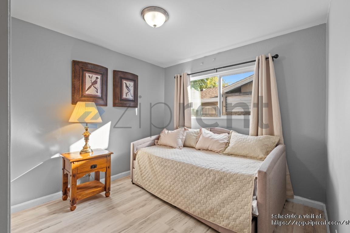 Building Photo - 325 Falcon Dr