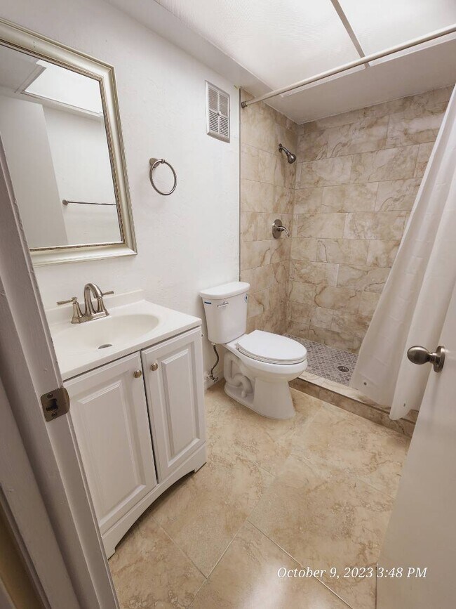 Building Photo - 6108 Whiskey Creek Dr