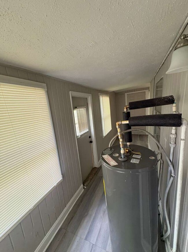 Building Photo - Spacious Home Available in Tampa! 5bed | 2baths