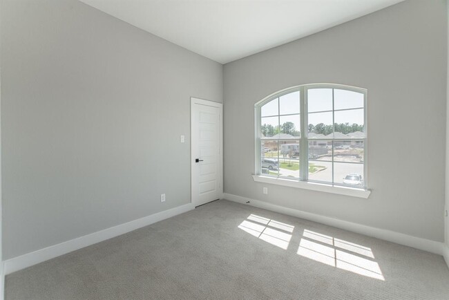 Building Photo - 2016 Woodland Park Ct