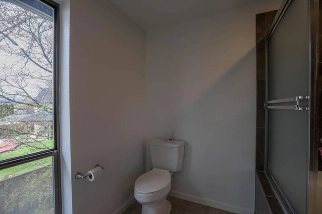 Building Photo - 1555 SW Gilson Ct