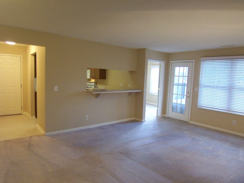 Building Photo - 111 Fieldcrest St