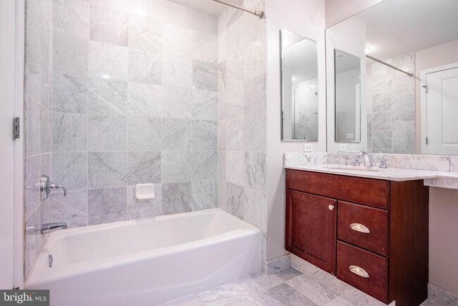 Building Photo - 440 S Broad St