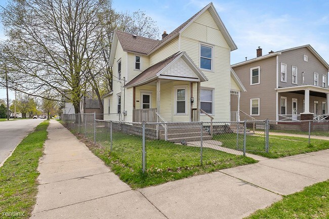 Building Photo - 2 br, 1 bath Apartment - 1002 Jackson St NW