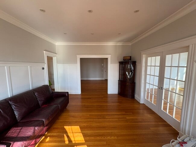 Building Photo - 84 Tudor St