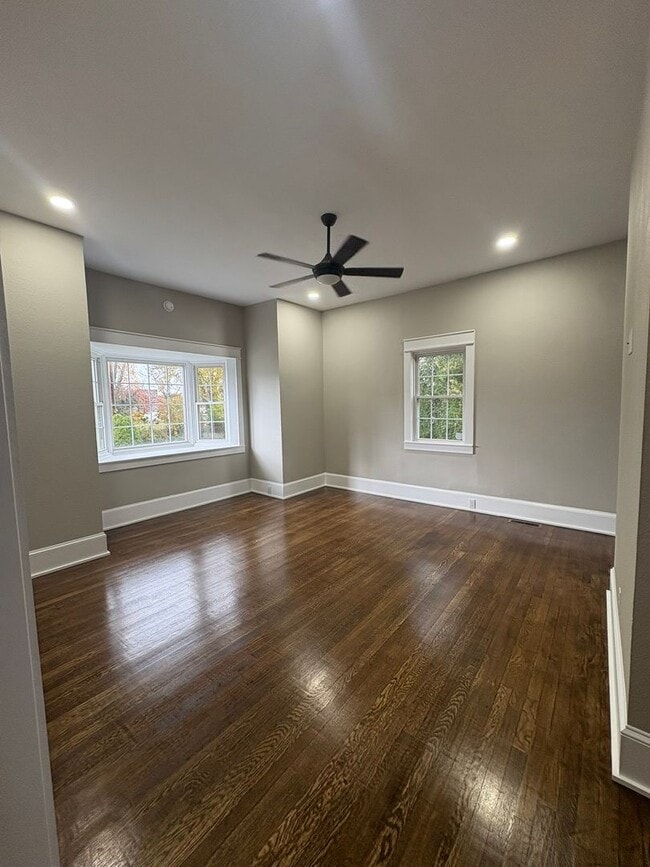 Building Photo - Historic Charm Meets Modern Living – Steps from Downtown Bristol!