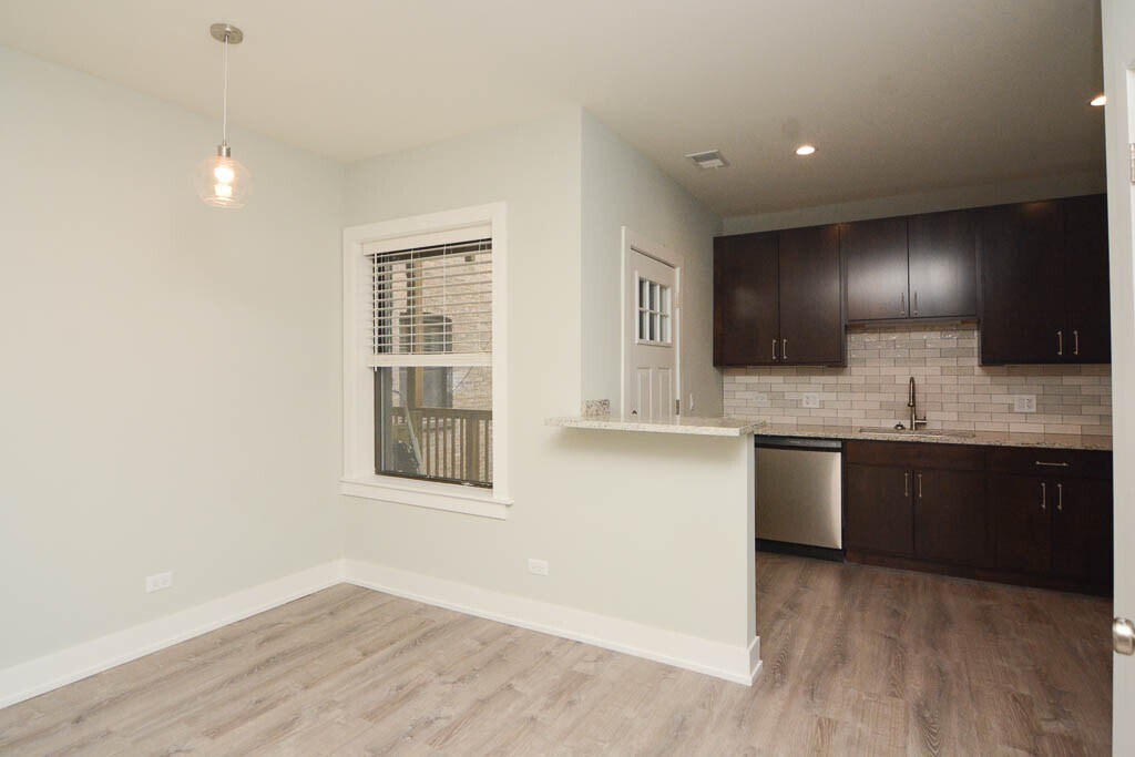 Building Photo - 1203 Maple Ave