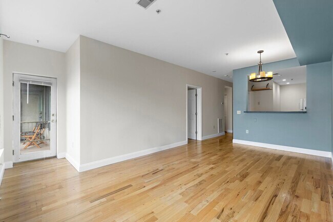 Building Photo - 400 9th St