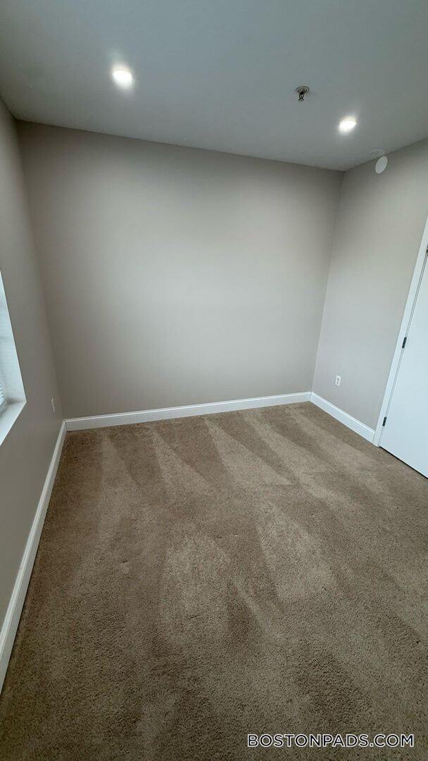 Building Photo - 75 S Main St