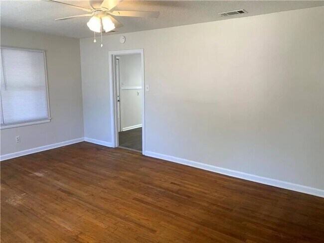 Building Photo - 3 Bedroom 1 Bathroom House in Mobile- FIRST MONTH RENT HALF OFF!!!