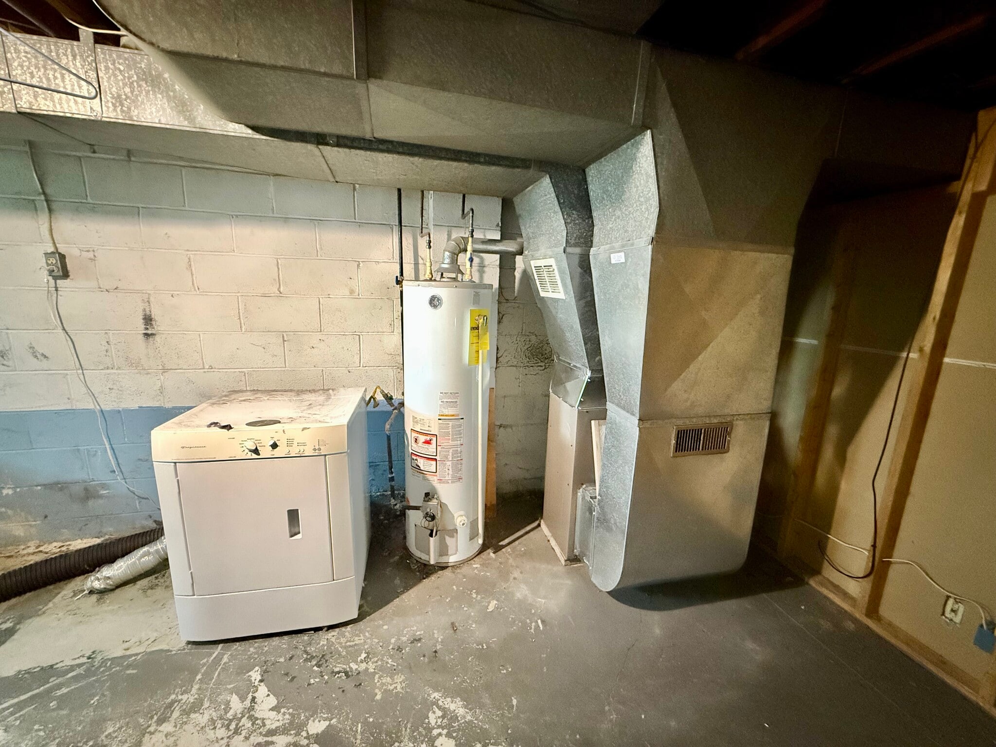 New furnace and Laundry hook ups - 532 N Dunlap Ave