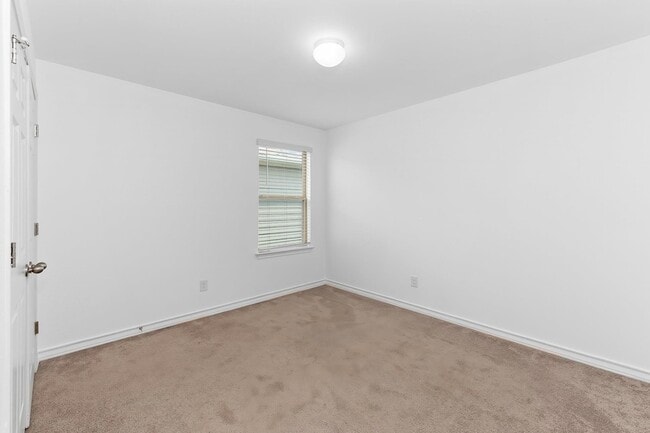 Building Photo - 208 Magna Ln