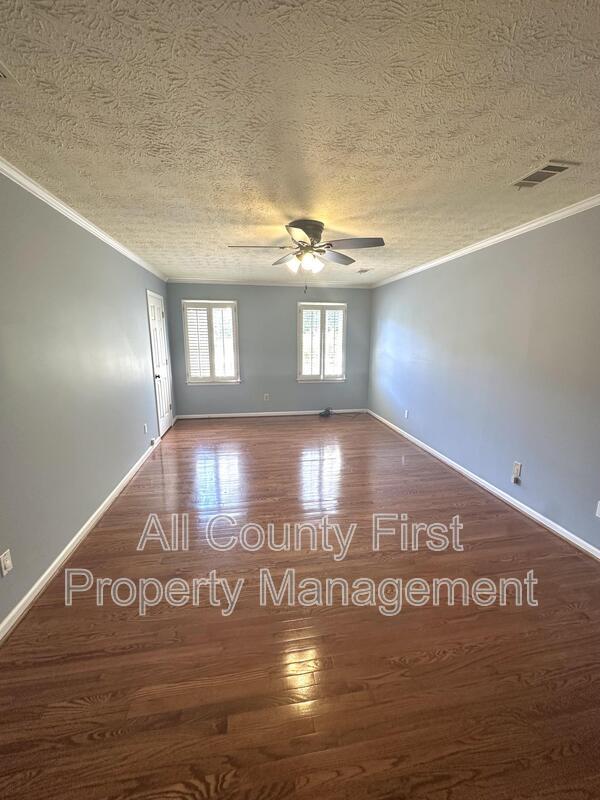 Building Photo - 5621 Shadow View Dr SW