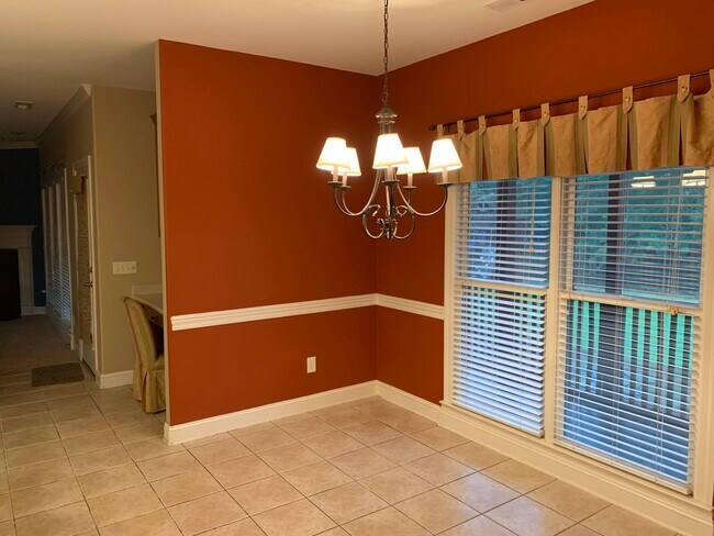 Kitchen Nook - 208 Thoreau Ct