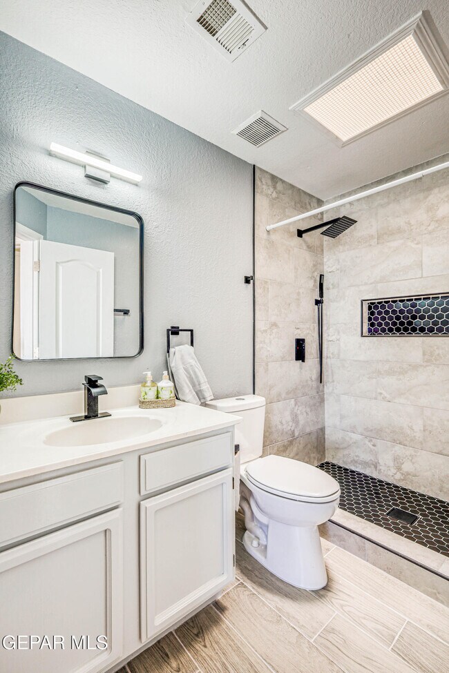 Building Photo - 7333 Golden Hawk Dr