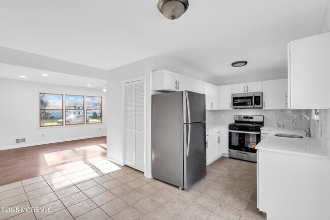 Building Photo - 879 Egret Dr