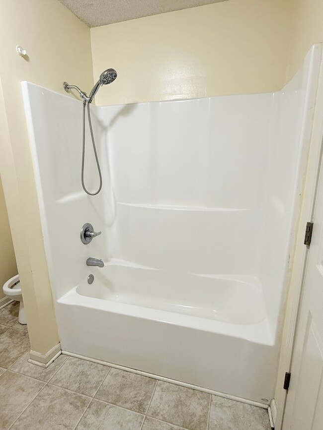 Building Photo - Great Townhome!