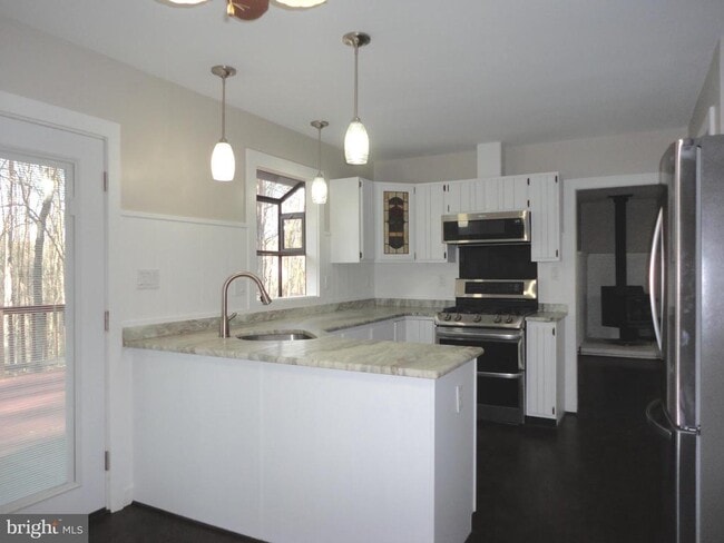 Building Photo - 814 Rustic Ln