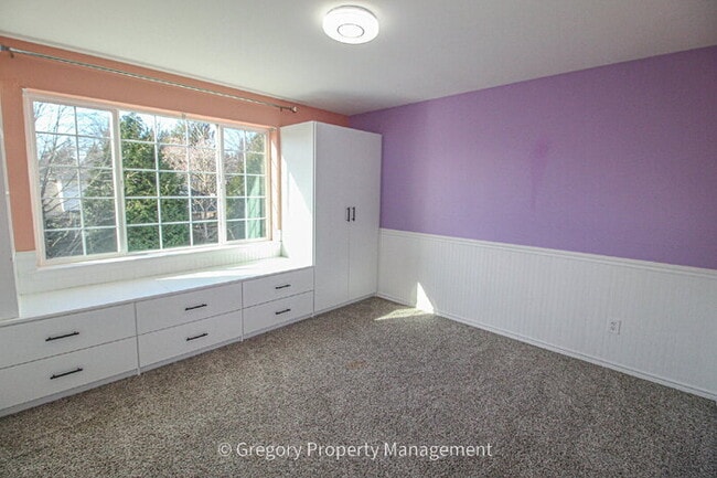 Building Photo - Beautiful and Modern Two-Story Home in Great Millcreek Location! 3 Bedrooms, 2.5 Bathrooms, Spaci...