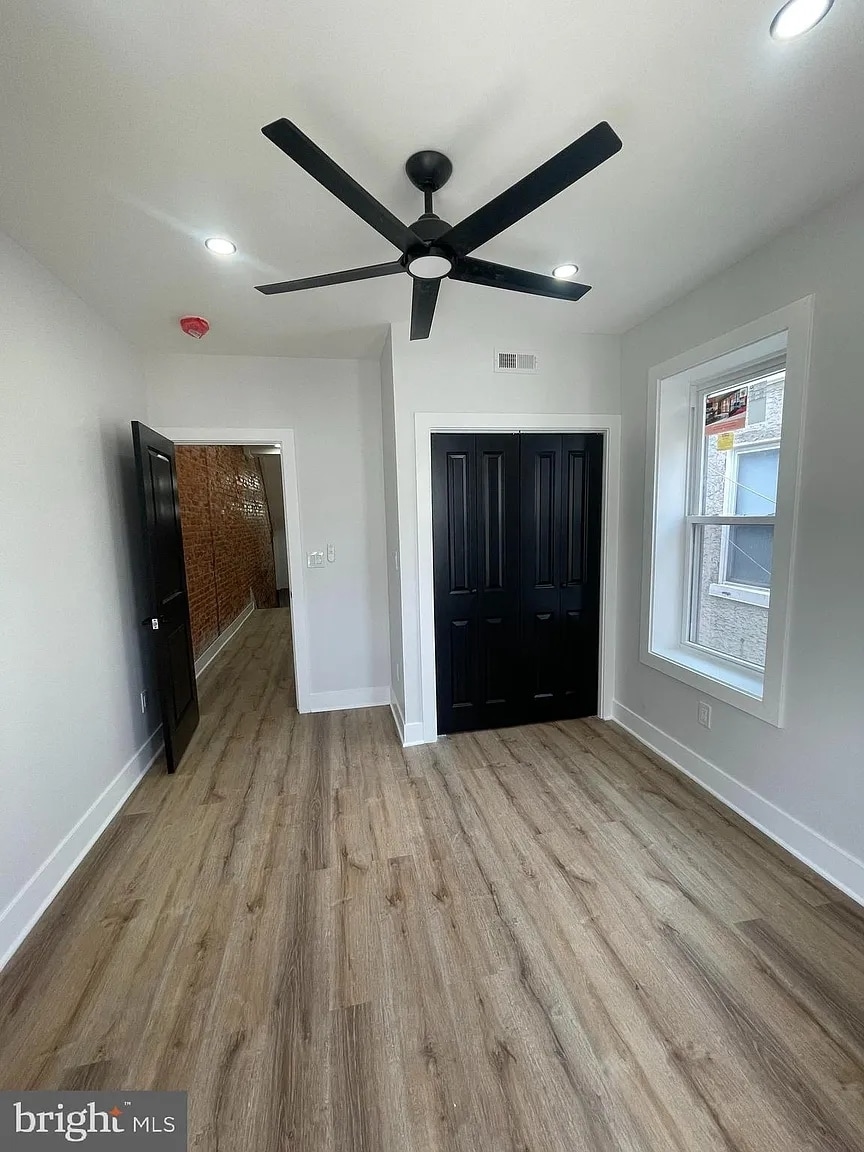 first bedroom main floor - 2321 W Oxford St