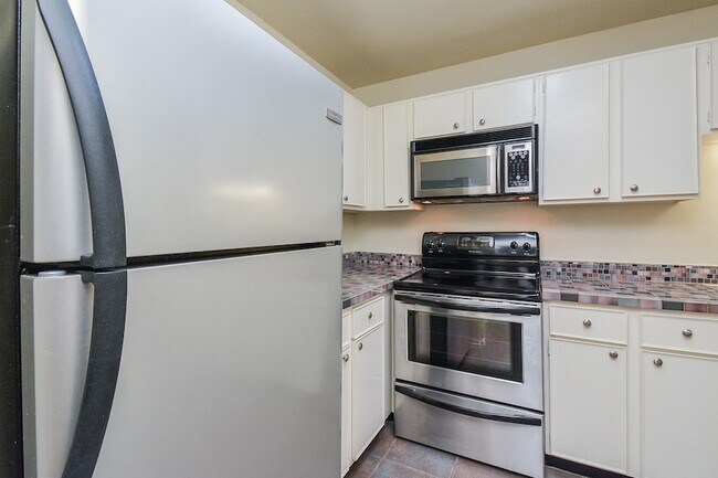 Building Photo - 2023 Gentryside Dr