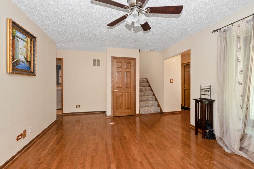 Building Photo - 16203 Fox Ct