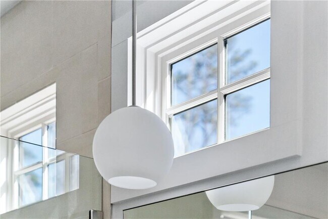 Building Photo - 377 Anders N