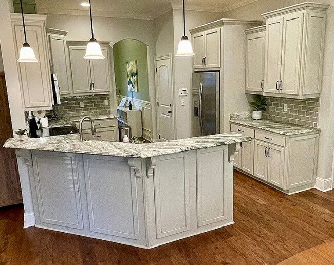 Building Photo - Spacious 4BR/3BA Grove Point Home with Screened Porch & Privacy Fence