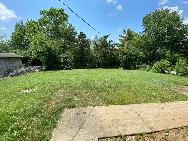 Building Photo - SCH1116