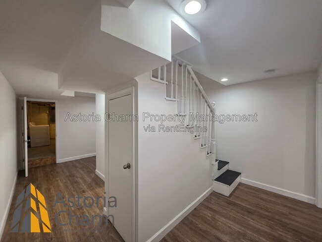 Building Photo - 905 N Patterson Park Ave