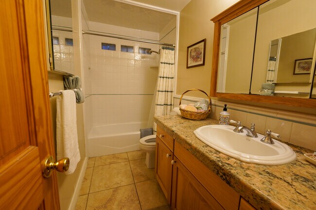 Natural light & mirrors w angles Hall bath - 23437 Vanowen St