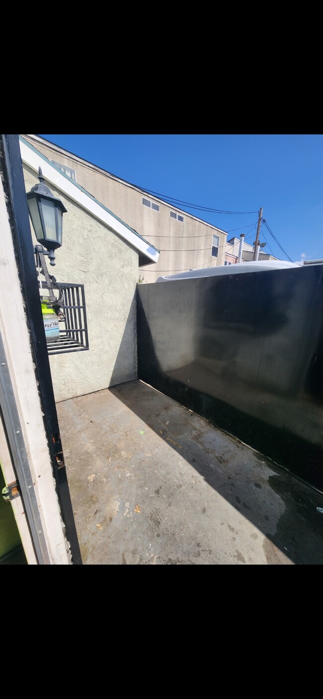 Building Photo - 1451 W 146th St