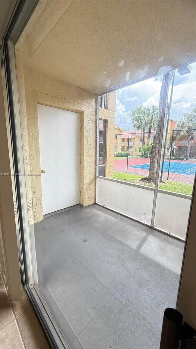 Building Photo - 1002 Coral Club Dr