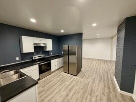 Building Photo - 1300 W Main St