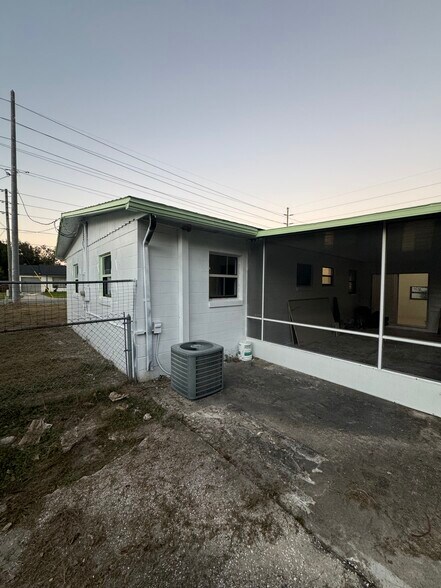 Building Photo - 844 E Church Ave