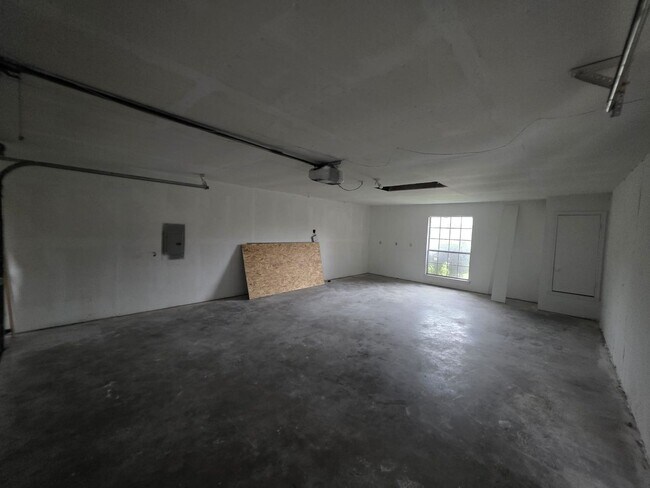 Building Photo - Spacious 4-Bedroom Home with Pool & Spa in...