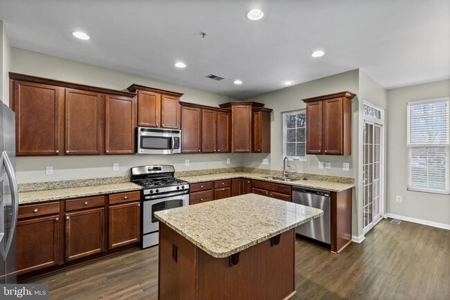 Building Photo - 7544 Stonehouse Run Dr