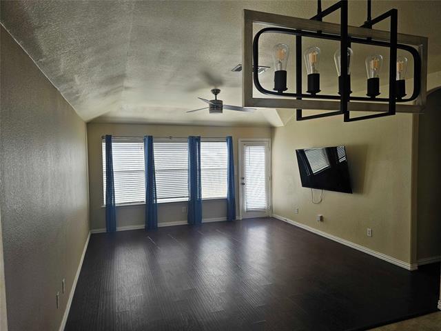 Building Photo - 520 Creekside Dr