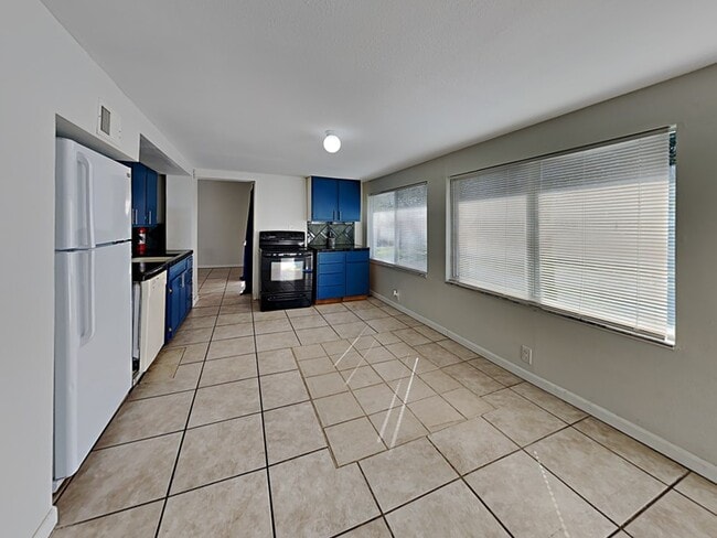 Building Photo - 142 Lynbrook Dr