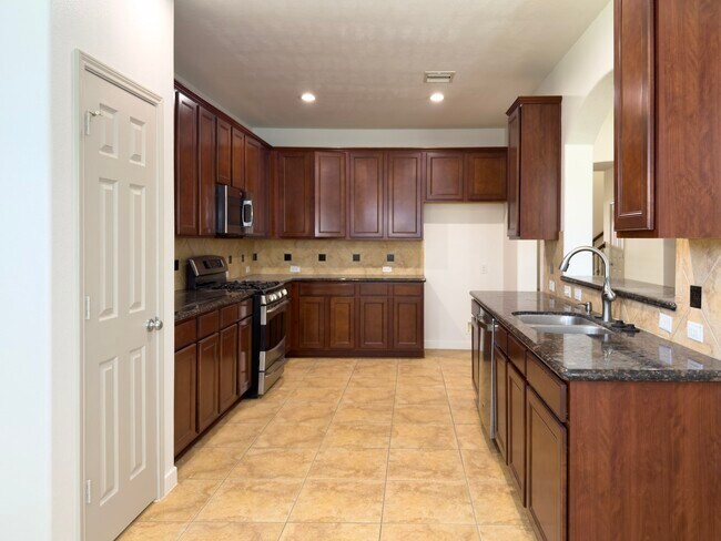 Building Photo - 2802 Ridgeglen Ln