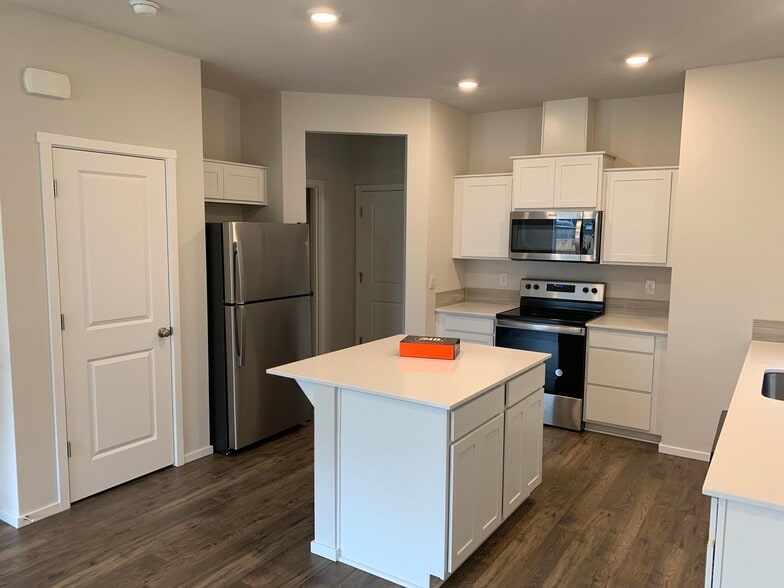 Building Photo - 2664 NE 116th Pl