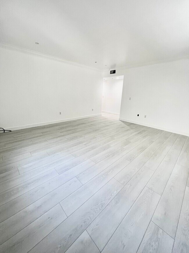 Bedrooom - 11863 Darlington Ave