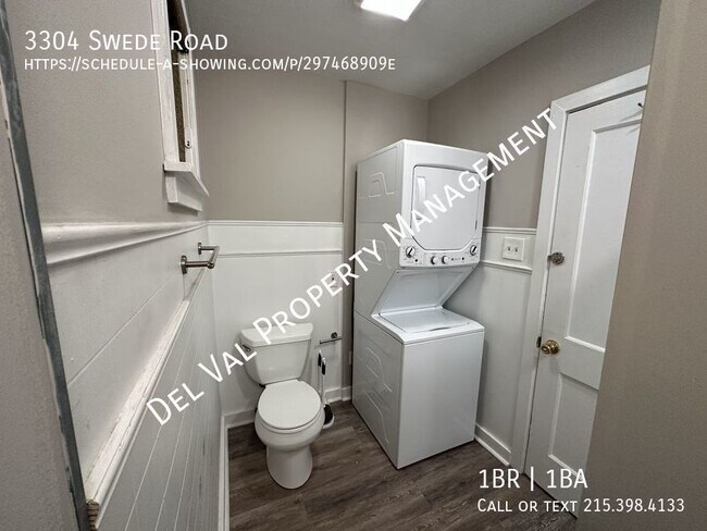 Building Photo - Newly Renovated 1-Bedroom Rear Apartment F...