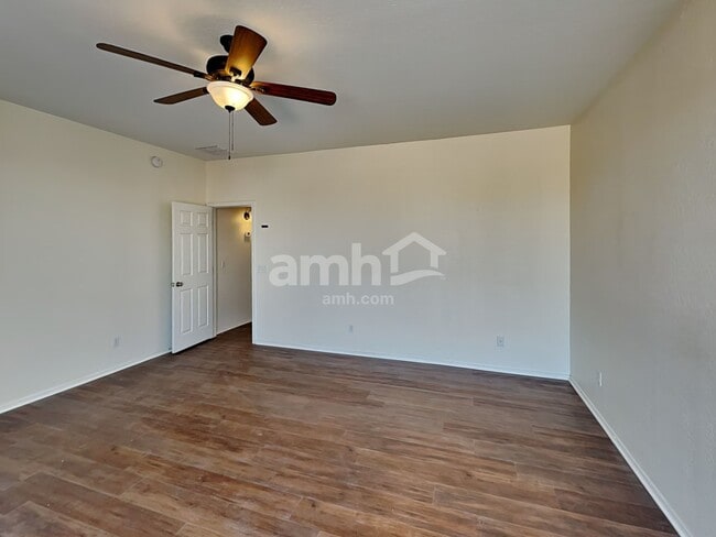 Building Photo - 1720 S Valle Verde