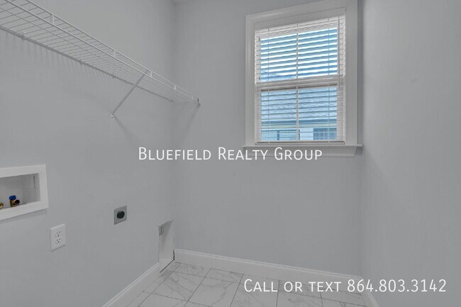 Building Photo - 2 Winding Rock Rd