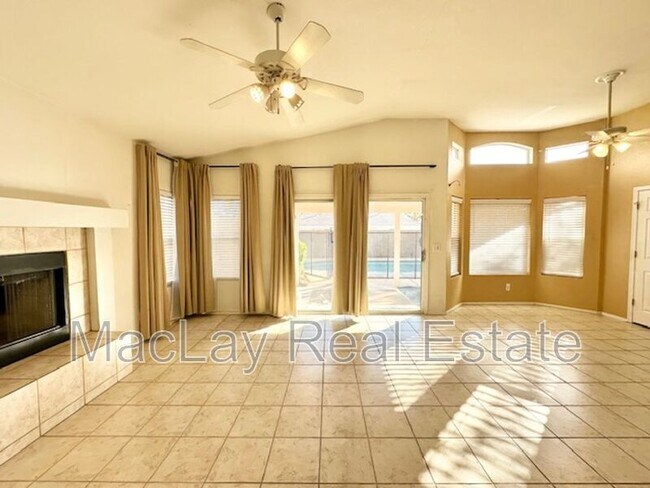 Building Photo - 5057 E Delta Ave