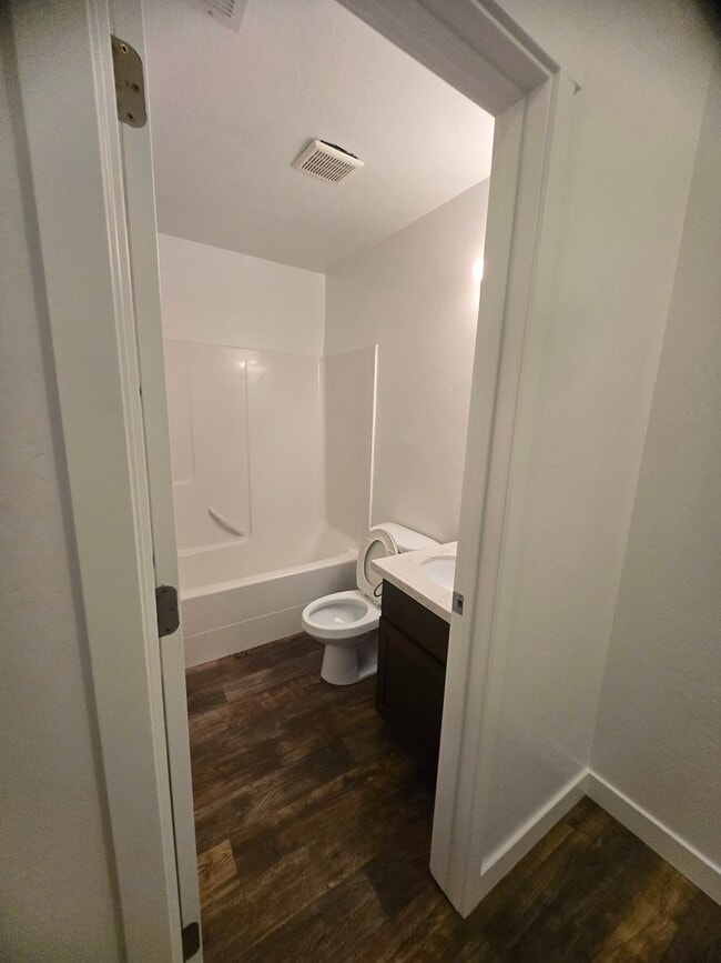 Building Photo - 3 Bed 2 Bath Townhouse for Rent!