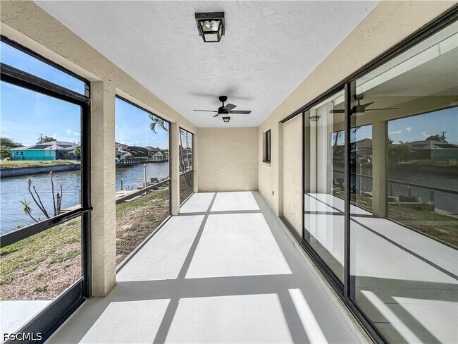 Building Photo - 4530 SW 10th Ave